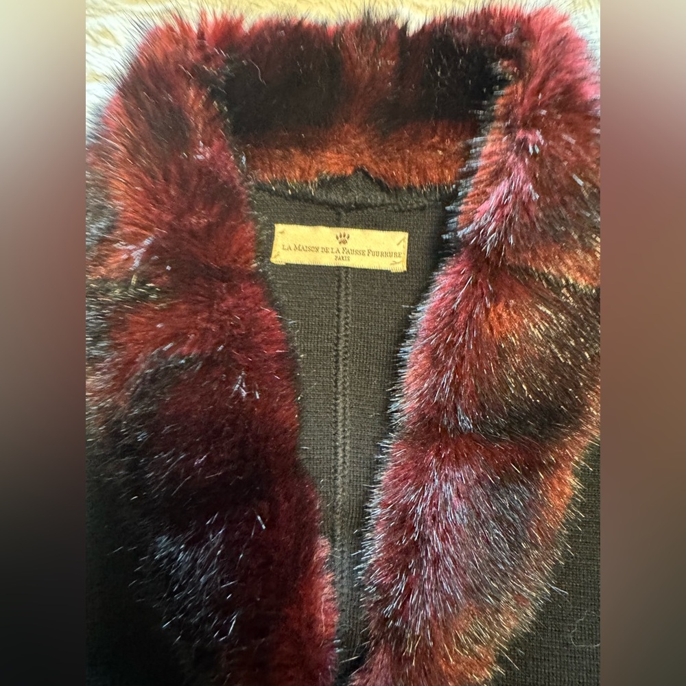 Chic Black Coat with Faux Fur Collar - Picture 2 of 8